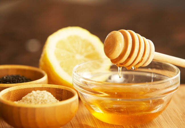 Як правильно замінити цукор на мед у рецептах