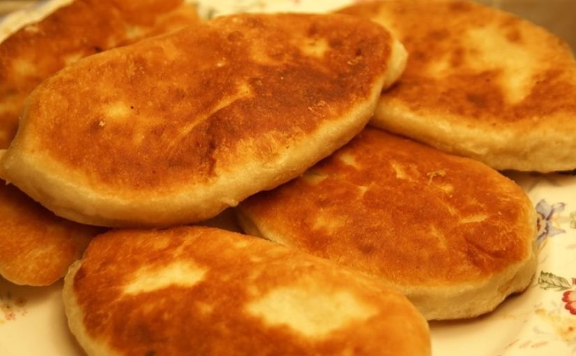Швидкий перекус за лічені хвилини: смажимо пиріжки з яблуками ➤ Prozoro.net.ua