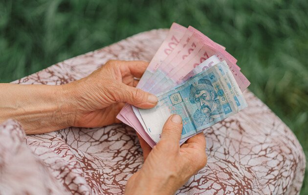 В Україні зросли пенсії чиновників та депутатів