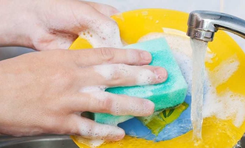 Для чого надрізати губку для миття посуду: зекономте час та гроші ➤ Prozoro.net.ua