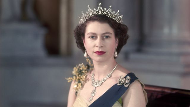 Що полюбляла невибаглива королева Єлизавета II до чаю: відео
