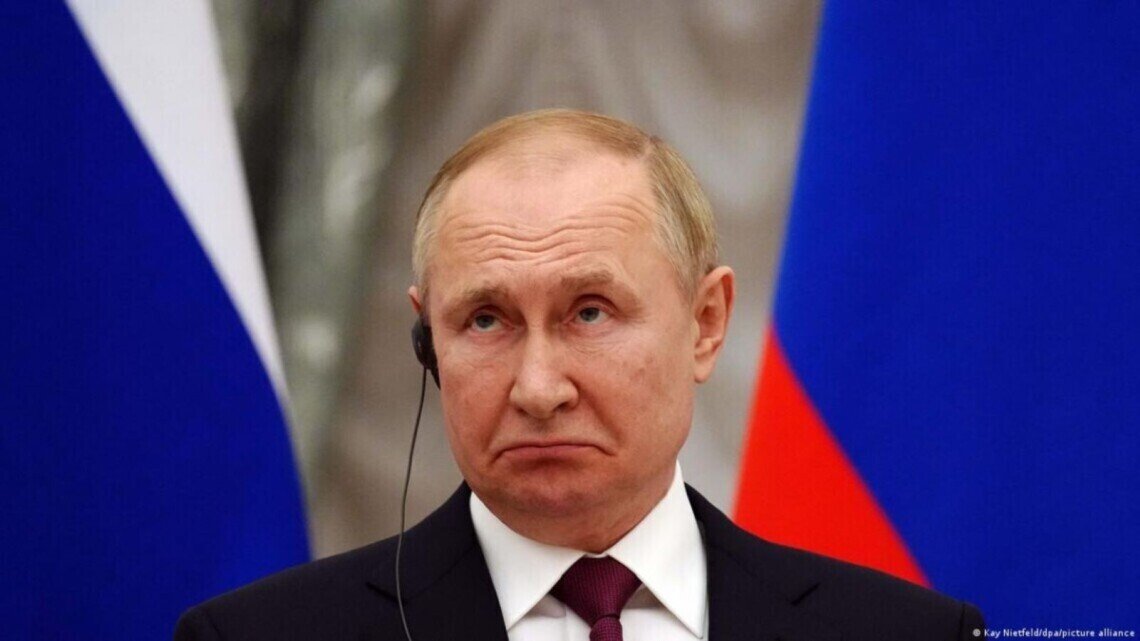 Путін загубив годинник і не зміг дізнатися час: відео