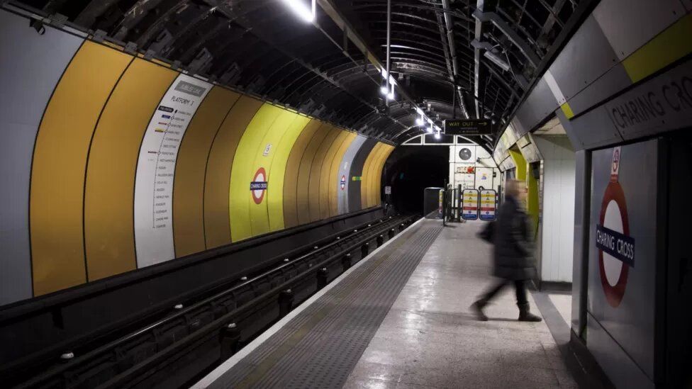 У британському метро пасажири випадково потрапили на закинуту станцію: фото