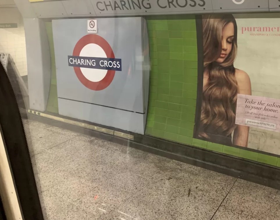 У британському метро пасажири випадково потрапили на закинуту станцію: фото