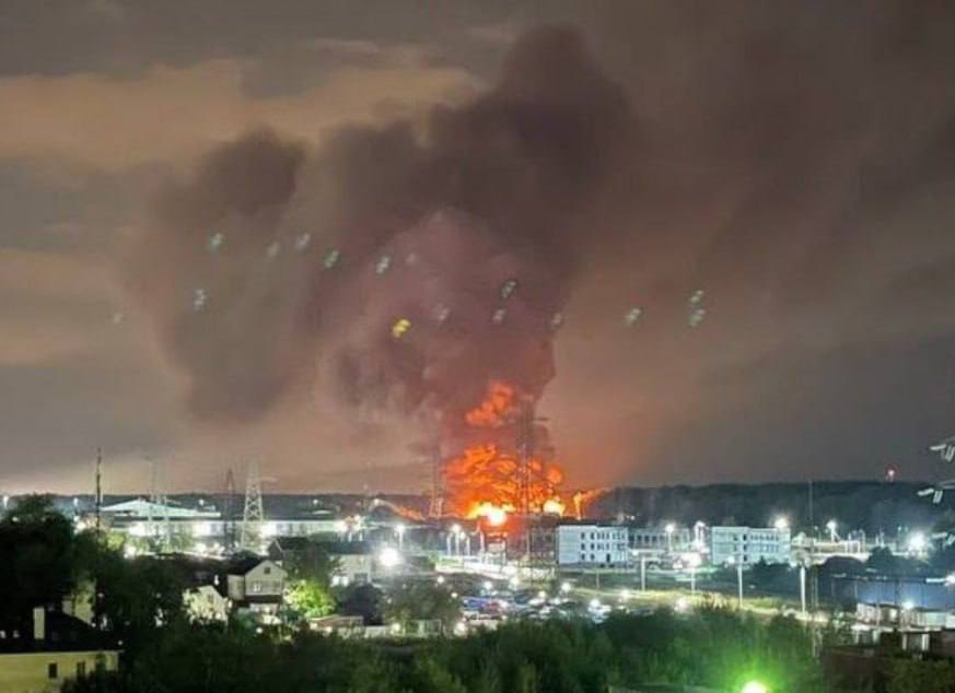 Потужна пожежа спалахнула у підмосковному Одінцово: відео
