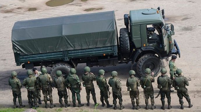 Росія планує набрати до армії 420 тисяч контрактників