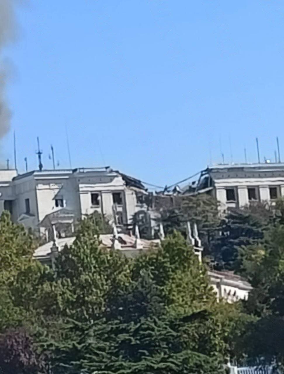 Удар по штабу ЧФ РФ у Севастополі: з’явилося відео влучання ракети