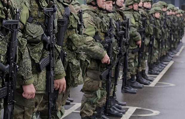 Росія планує набрати до армії 420 тисяч контрактників