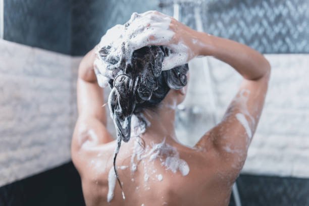 Зворотне миття волосся: дивний тренд у TikTok ➤ Prozoro.net.ua