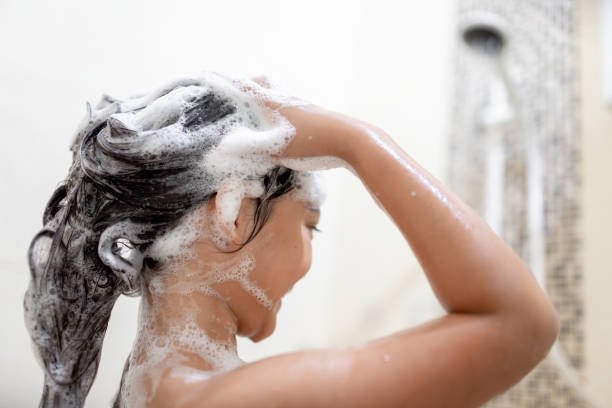 Зворотне миття волосся: дивний тренд у TikTok