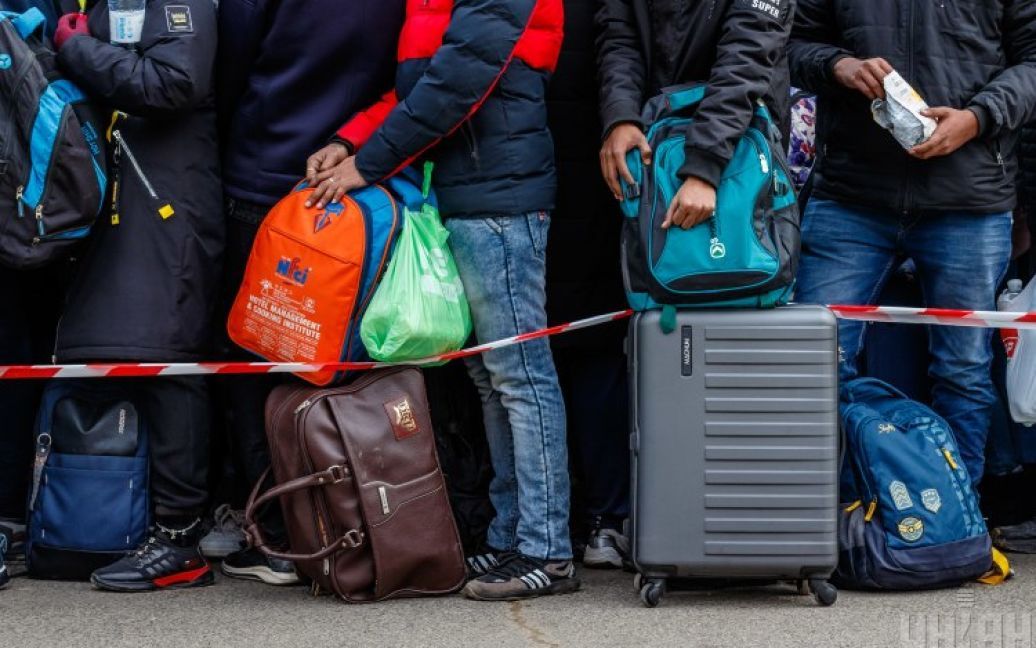 Біженців з України перевірять у Польщі та скасують виплати