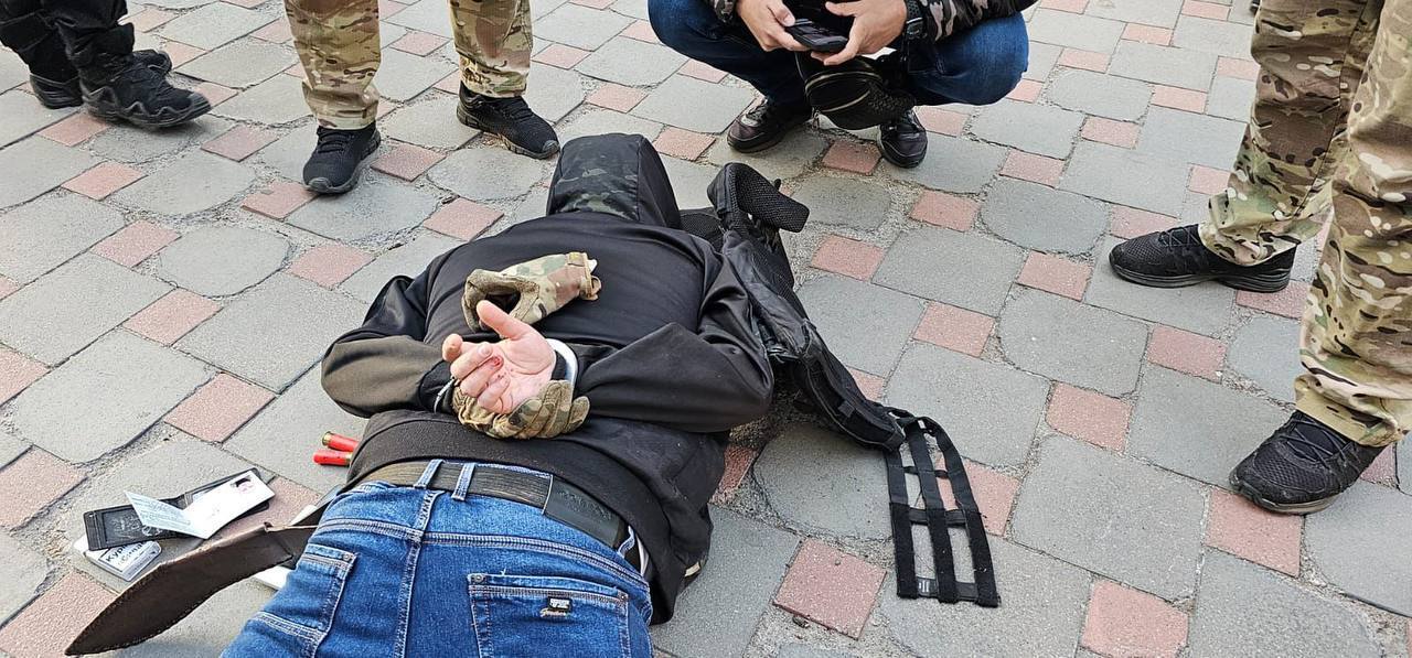 Озброєний чоловік у Києві захопив приміщення бізнес-центру: фото