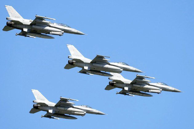 Українські пілоти здійснили перші польоти на F-16