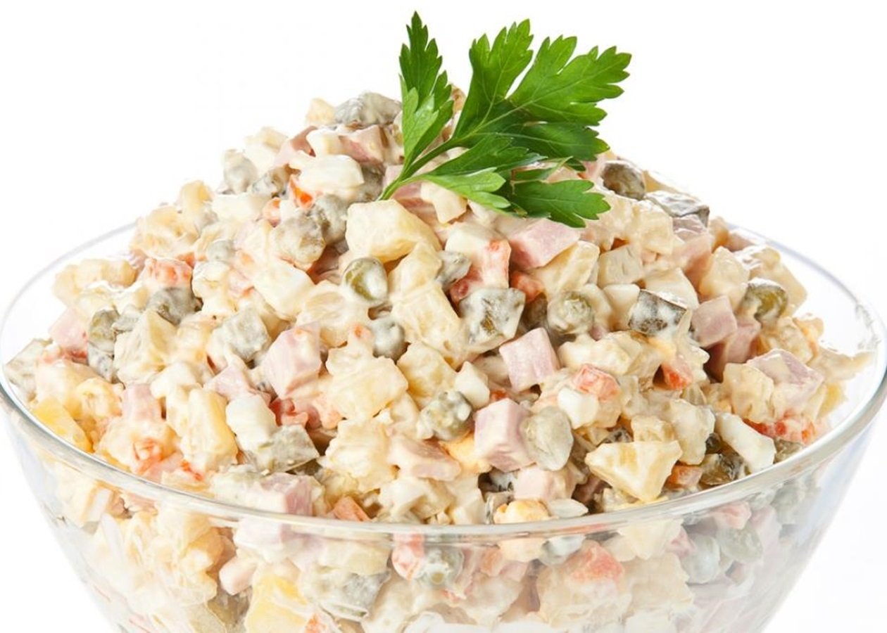 Олів’є з куркою і запеченими овочами: новий смак популярного салату