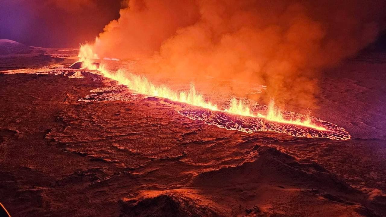 Виверження вулкана в Ісландії: приголомшливі фото та відео