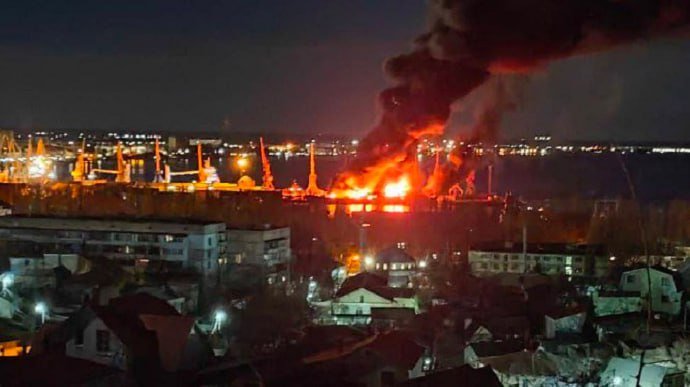 Українські повітряні сили знищили великий десантний корабель РФ у Криму ➤ Prozoro.net.ua