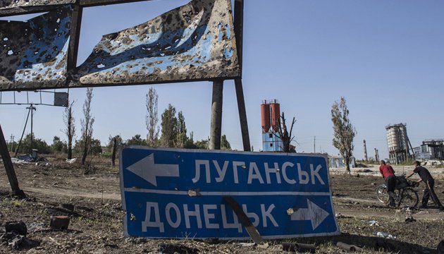 Партизани прикрасили окупований Донецьк патріотичними графіті: фото