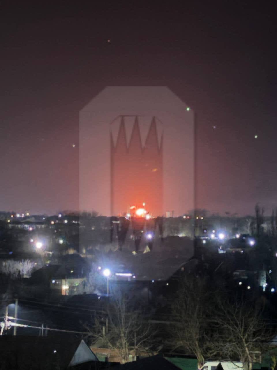 У Краснодарському краї після атаки дронів загорівся Ільський НПЗ: відео 
