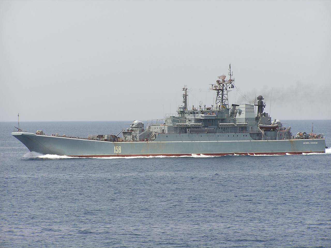 У Криму дрони ГУР атакували великий десантний корабель: “Цезар Куніков” пішов на дно