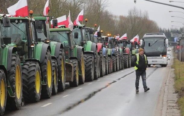 Польські фермери зупинили акцію протесту на кордоні з РФ