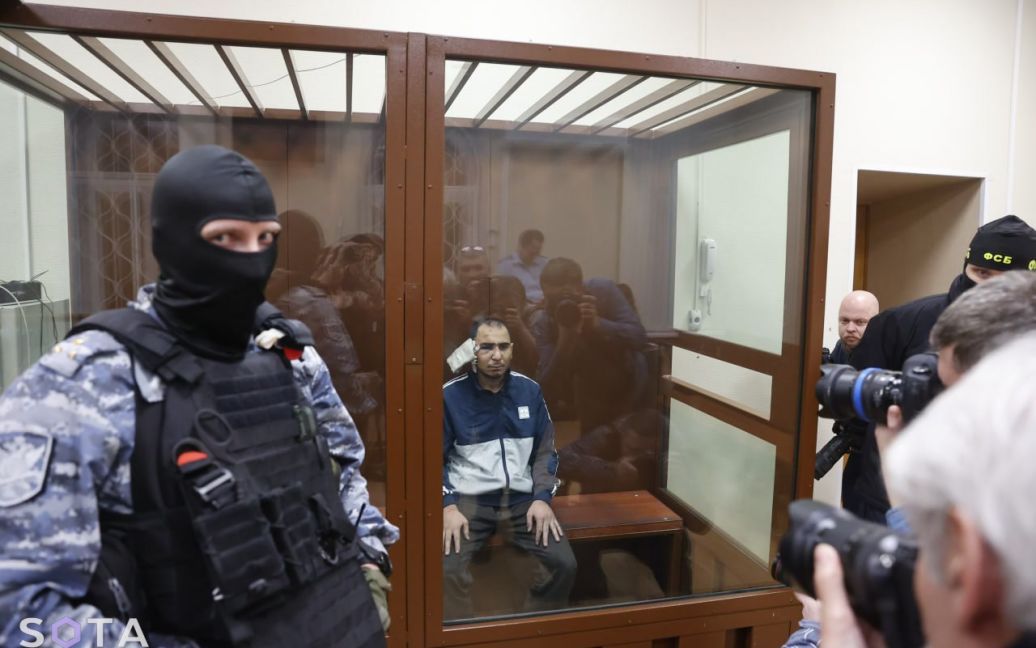 Терористів із підмосковного Crocus City Hall після тортур доправили до суду: фото