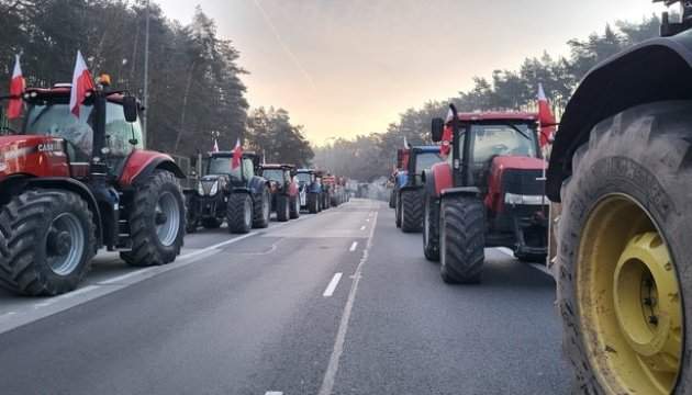 Польські фермери заблокували трасу, яка з’єднує Варшаву і Берлін