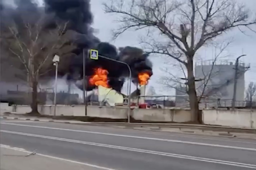 Курську область атакували дрони: знищено склади з пальним