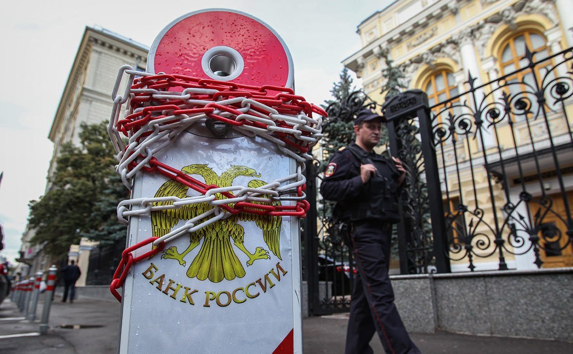 Чому Захід не хоче передати Україні заморожені російські активи