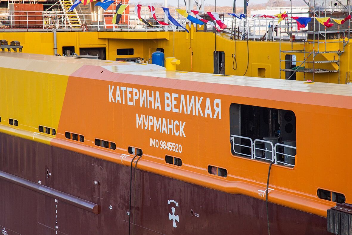 У Росії майже вигорів унікальний корабель “Катерина Велика”
