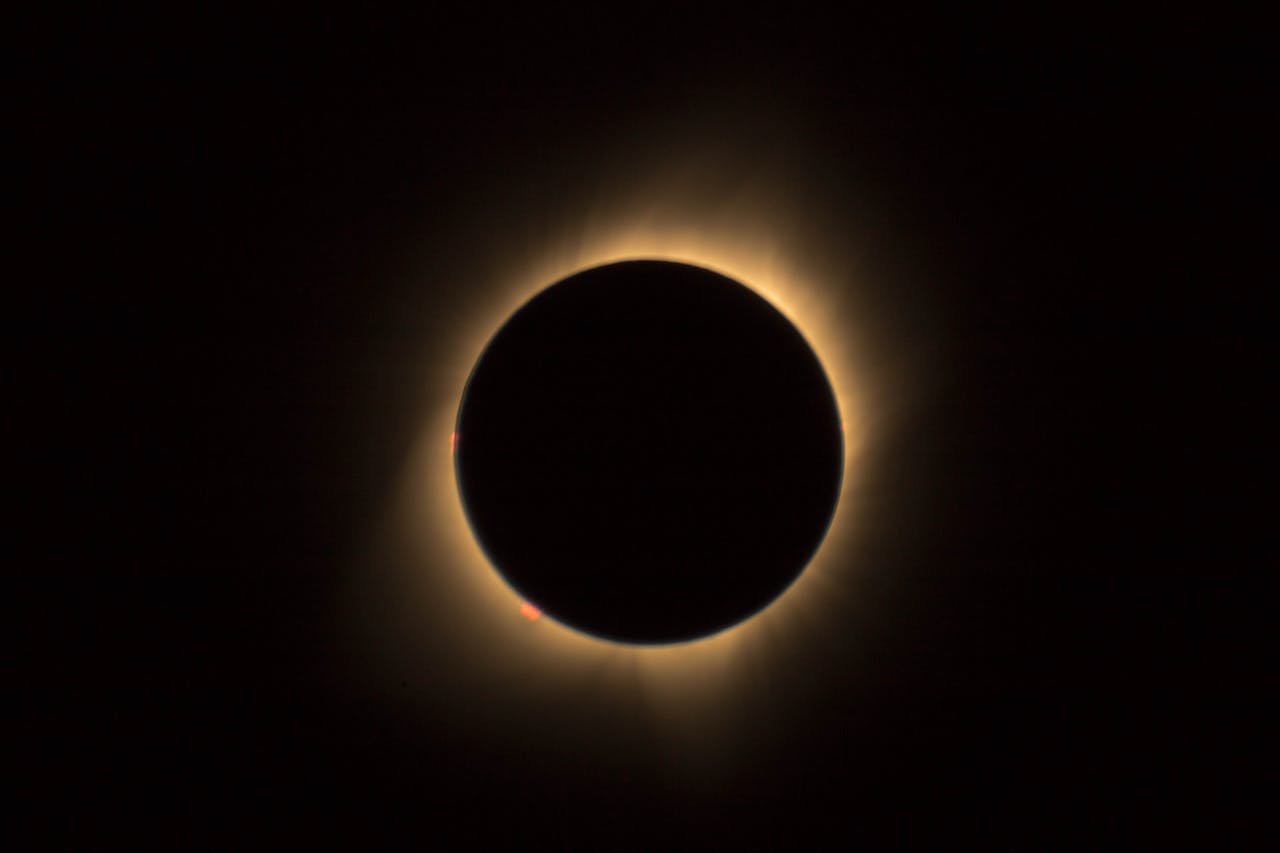 Сонячне затемнення: що на нас чекає 8 квітня 