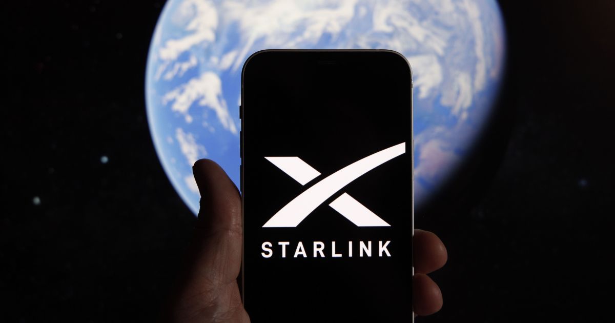 Пентагон не може змусити SpaceX припинити обслуговувати Starlink росіян на фронті