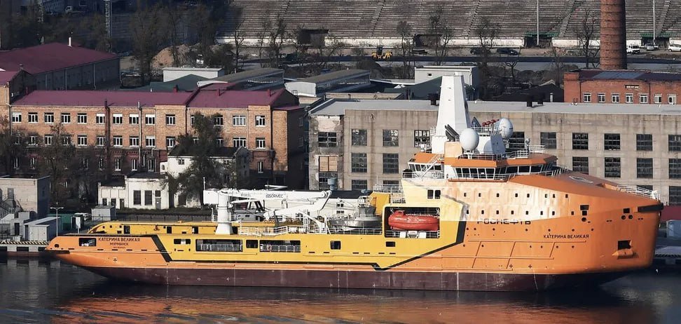У Росії майже вигорів унікальний корабель “Катерина Велика”
