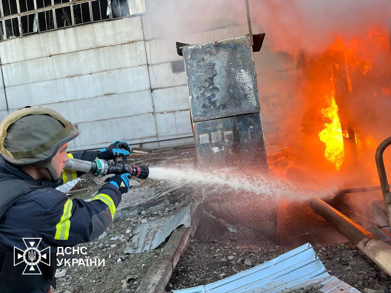 Масована атака росії по Україні: під удар потрапили два газових сховища  
