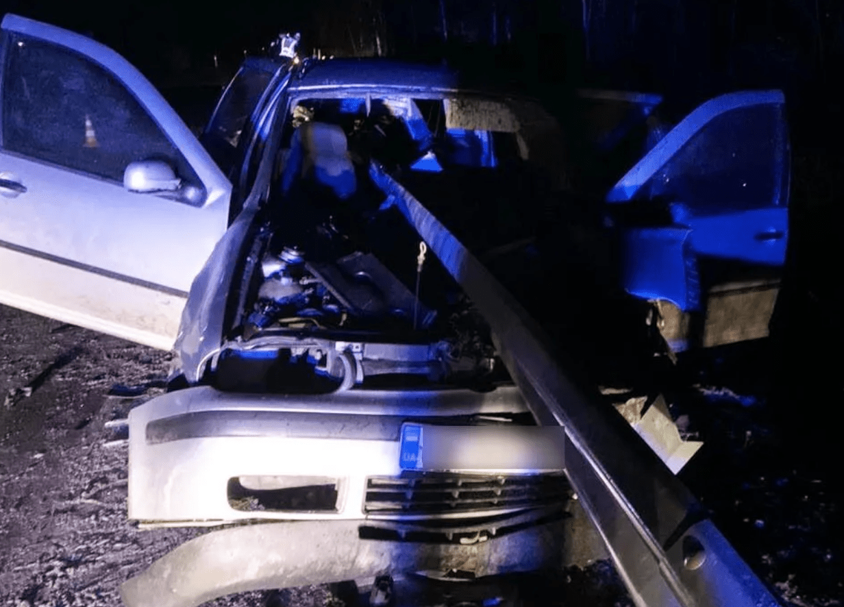 Смертельна ДТП на Рівненщині: автомобіль наштрикнувся на відбійник (фото)