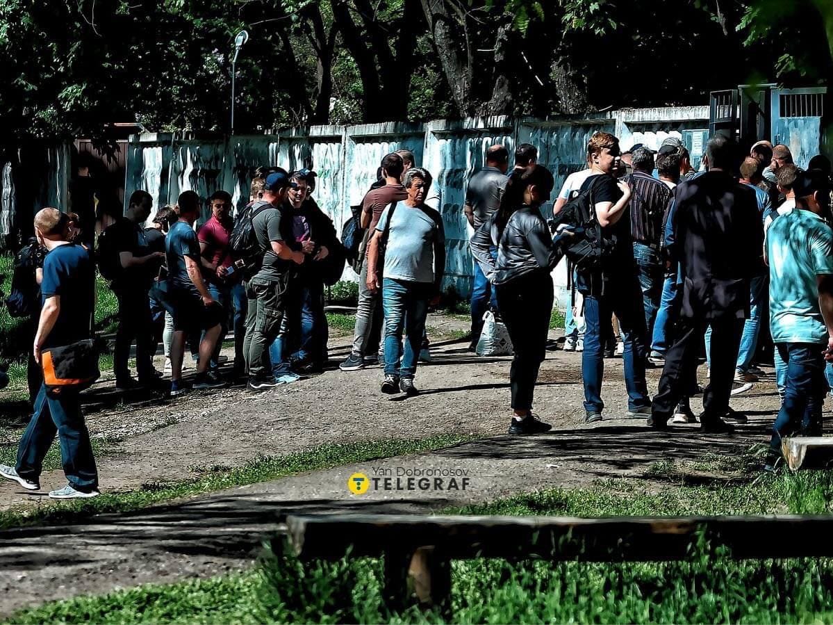Чи може до ТЦК з військовозобов’язаним зайти родич – відповідь юристки ➤ Prozoro.net.ua