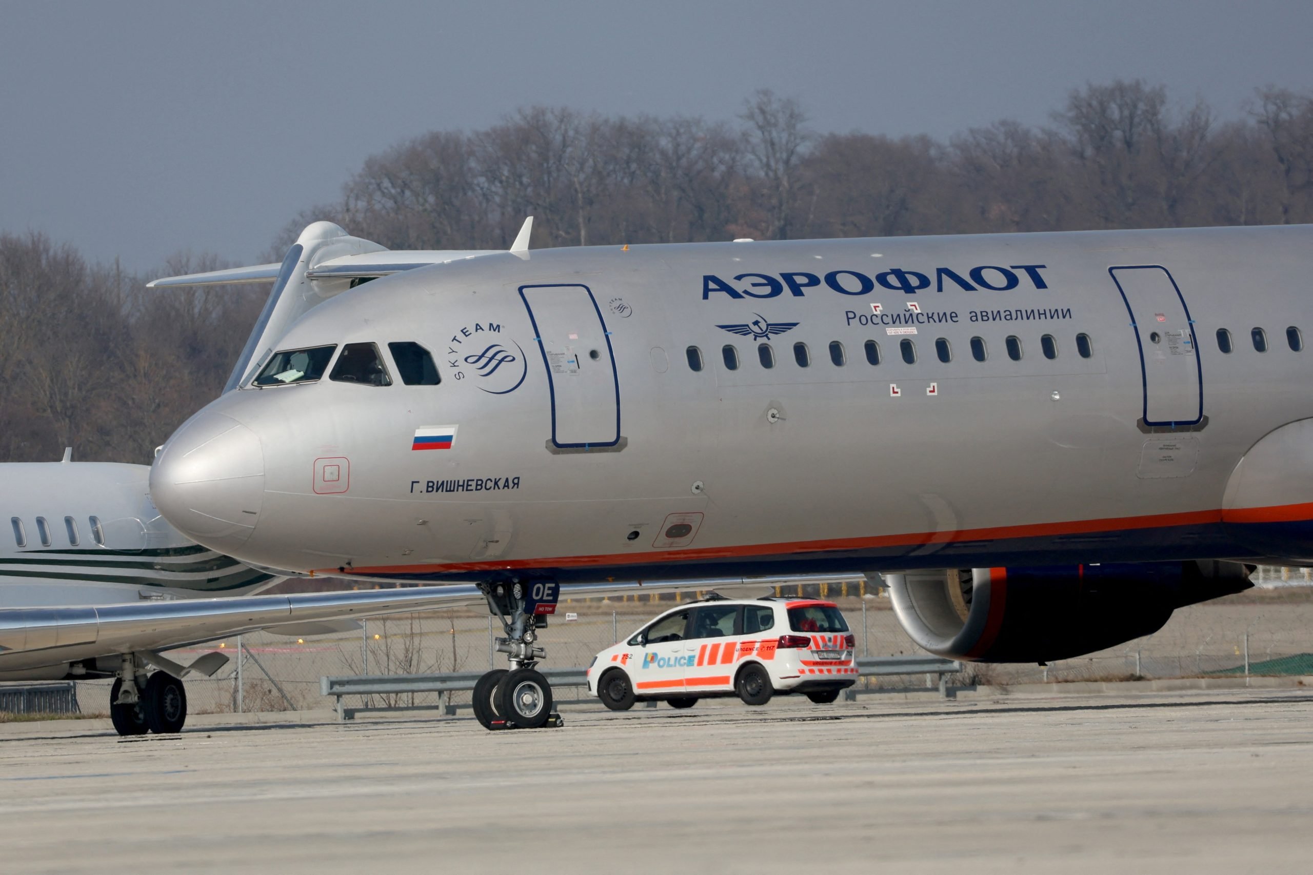 Два пасажирські літаки у Росії не долетіли до місця призначення