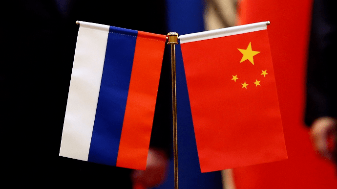 Посол США в КНР: Китай фактично підтримує Росію у війні проти України