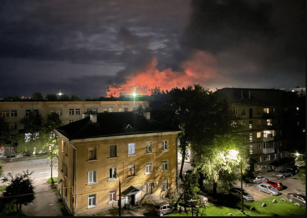 У росії – нічний переполох: вибухало та звучала сирена