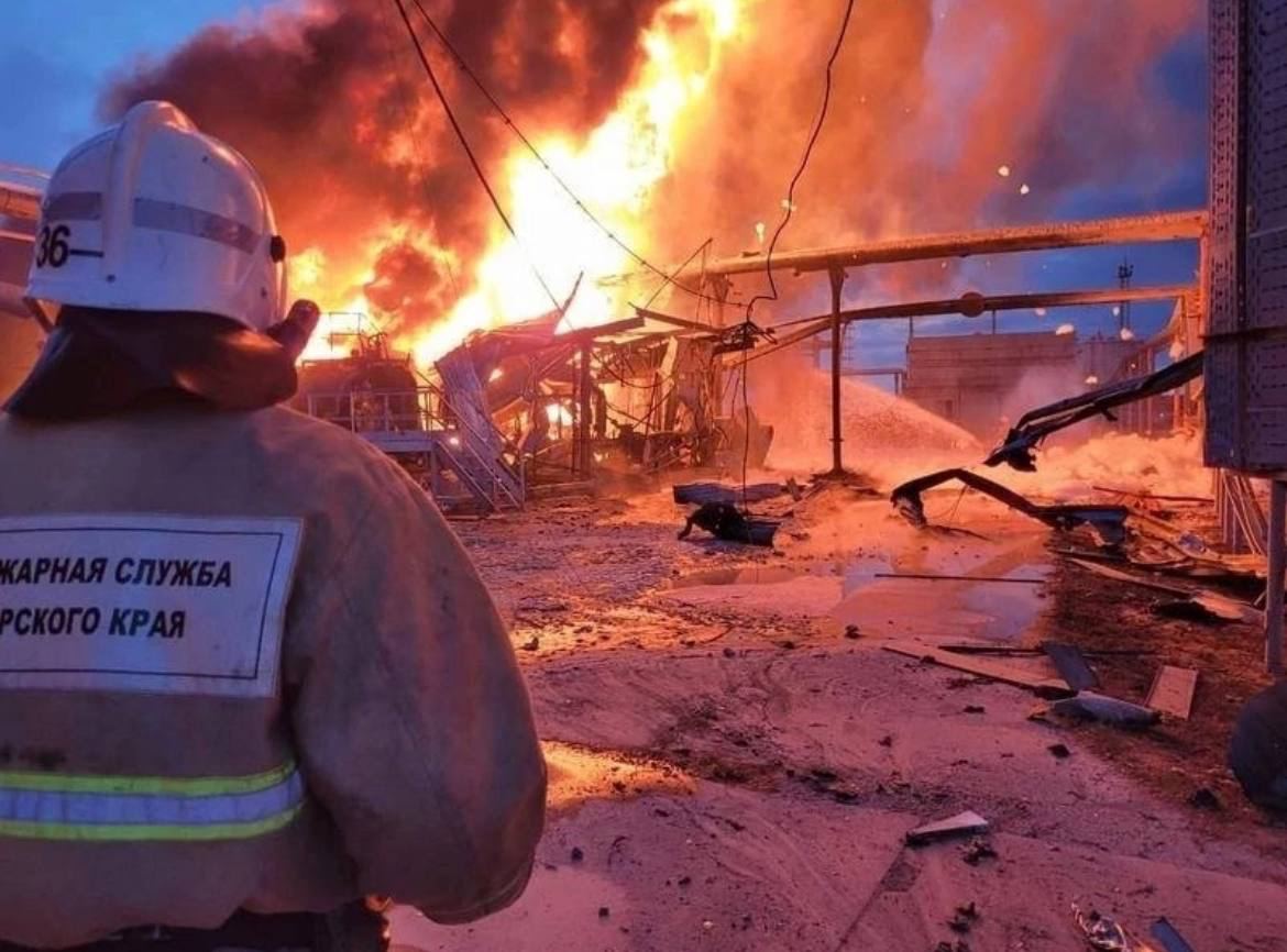 Атака на порт Кавказ в РФ: пожежу на нафтобазі було видно з супутників