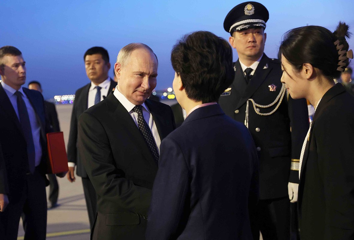 Путін полетів до Сі Цзіньпіна: почались переговори малої групи