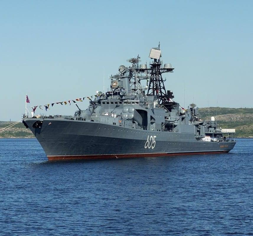 У Баренцовому морі палає російський великий корабель «Адмірал Левченко»