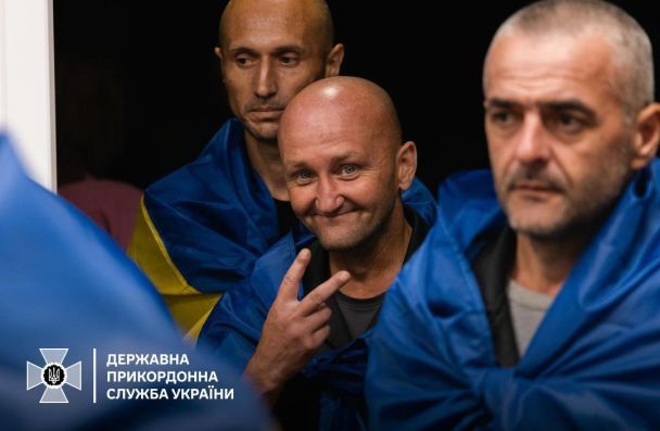 Перші години після обміну: щемливі фото захисників ➤ Prozoro.net.ua
