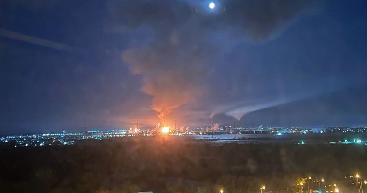 У Бєлгороді сильна пожежа: прилетіло по складах з БК окупантів