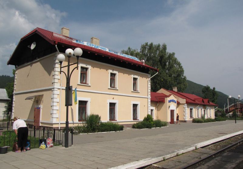 На залізничних станціях Прикарпаття будуть перевіряти туристів