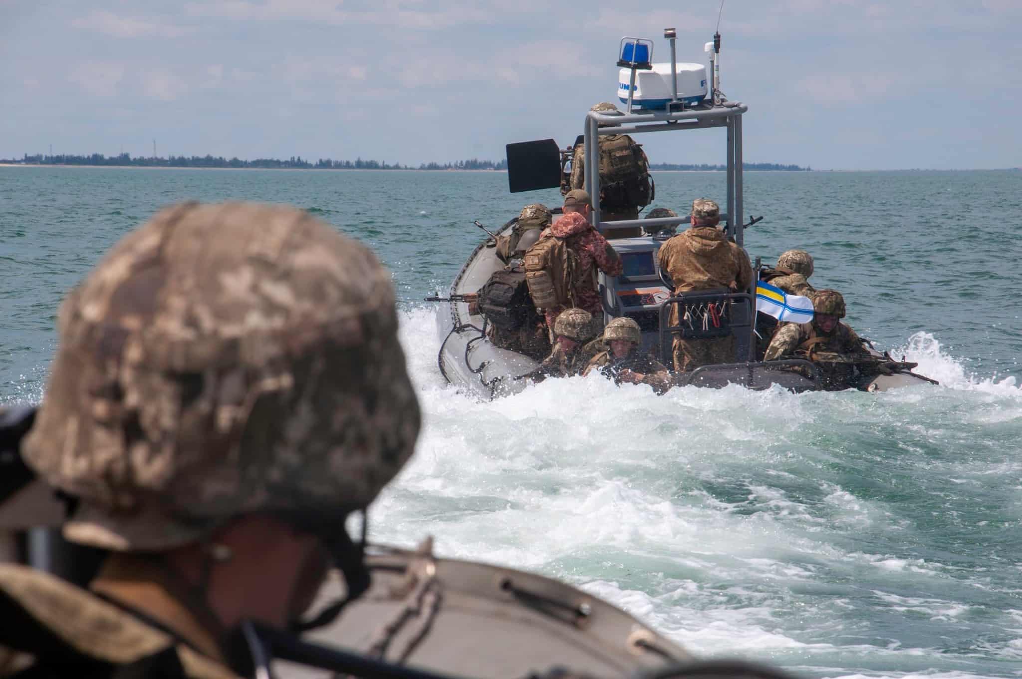 Спецпризначенці повернули морпіха з полону під час спецоперації: відео