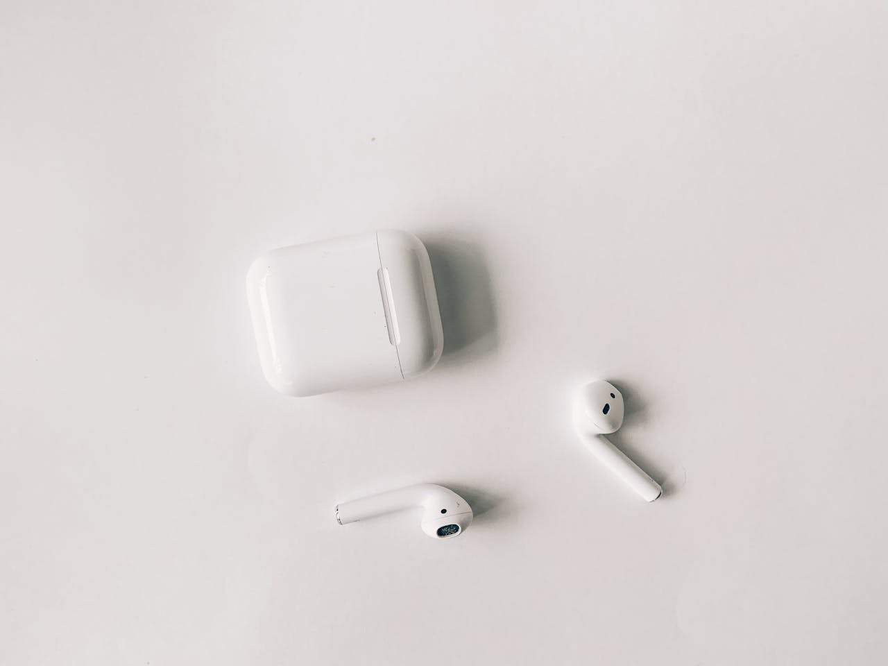 Жінка відстежила AirPods і жахнулася, де їх знайшла ➤ Prozoro.net.ua