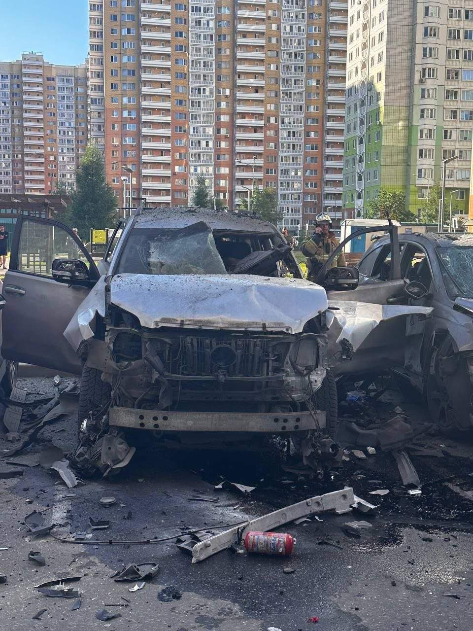 У Москві підірвали авто з топвійськовим, йому відірвало ноги: фото