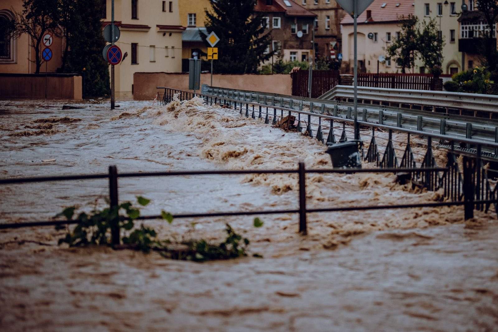 Повінь у Польщі: мародери обкрадають потерпілих та рятувальників ➤ Prozoro.net.ua