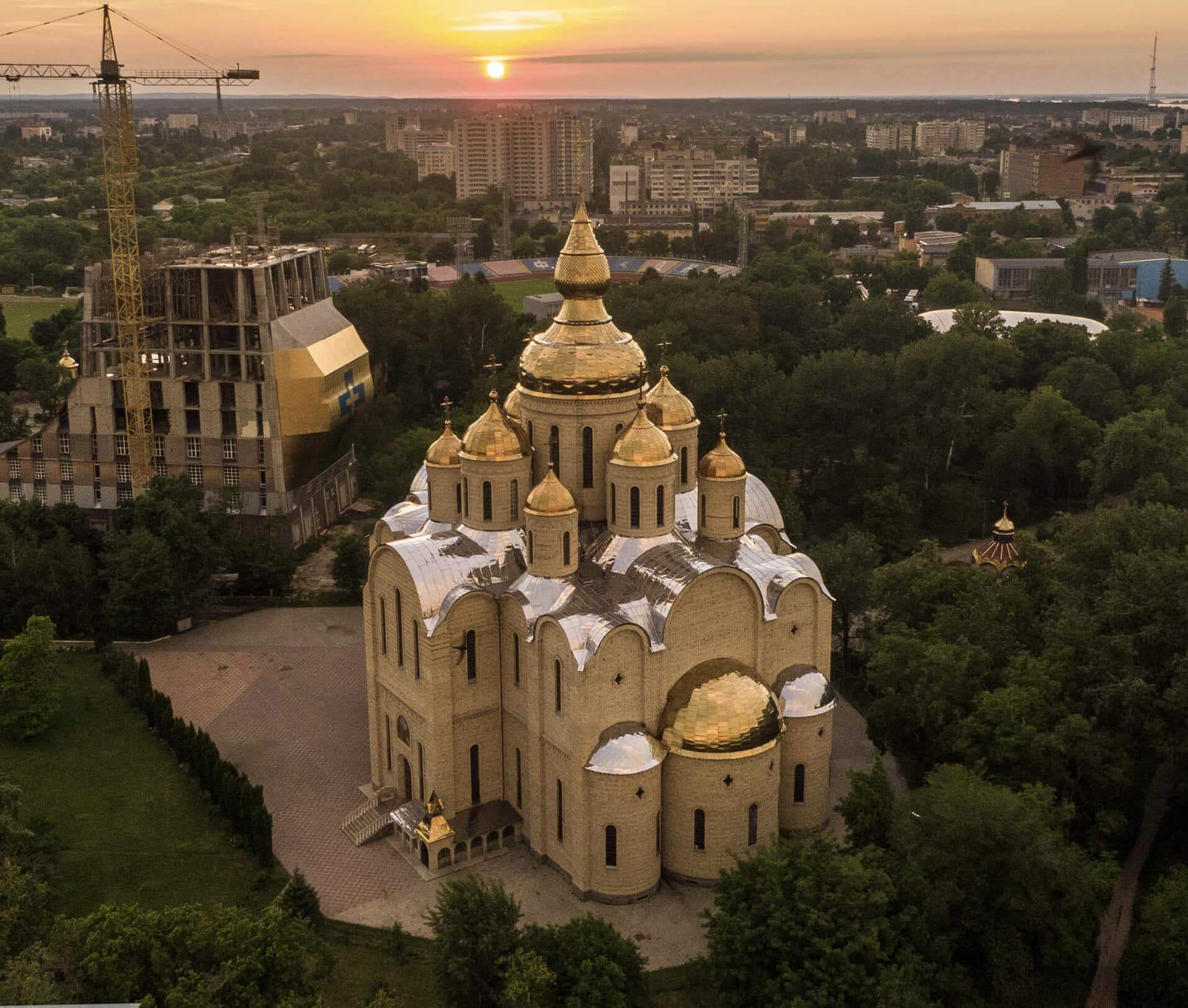 Прихильники МП штурмували Свято-Михайлівський собор у Черкасах: відео ➤ Главное.net