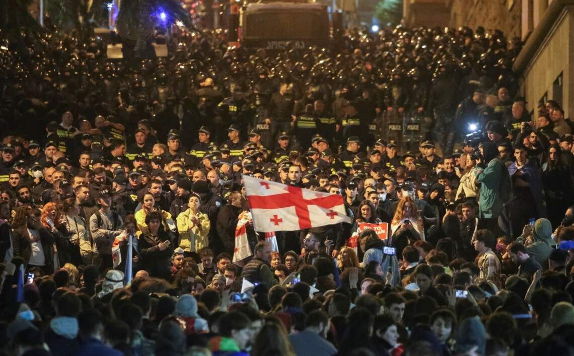 Жорстока ніч у Тбілісі: силовики били й розганяли мітингувальників 